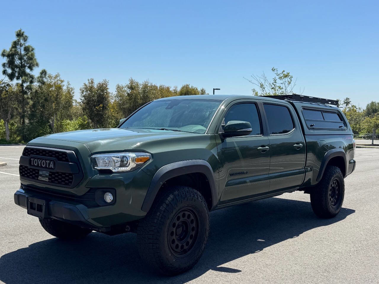 Used 2022 Toyota Tacoma TRD Off-Road w/ TRD Premium Off Road Package AWD/4WD image 2