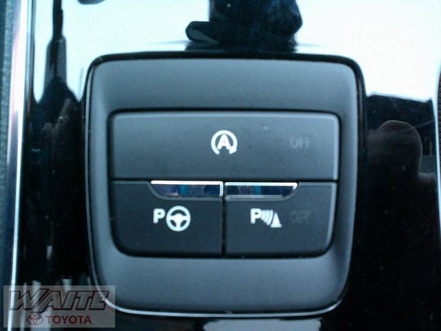 Used 2020 Ford Edge Titanium w/ Equipment Group 301A image 13