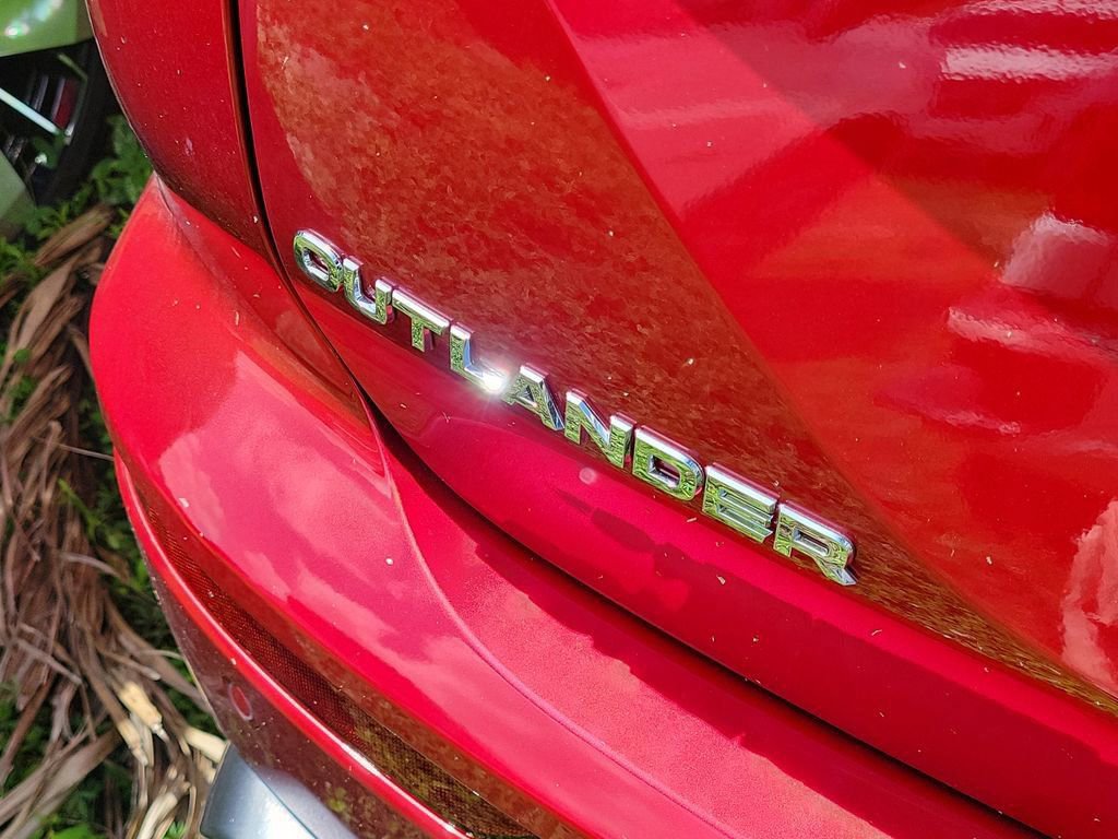 New 2025 Mitsubishi Outlander SE image 4