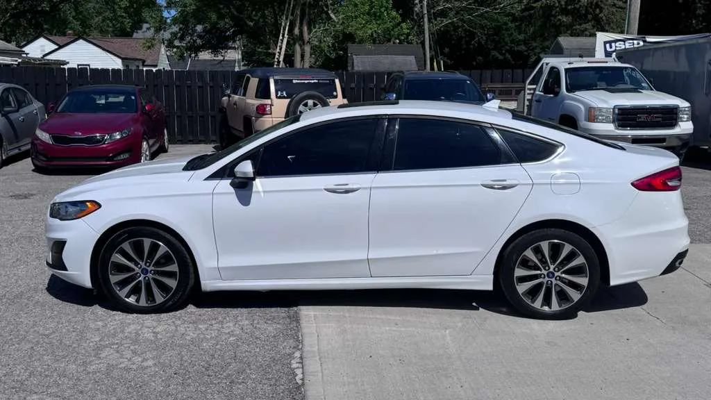 Used 2019 Ford Fusion SE AWD/4WD image 2