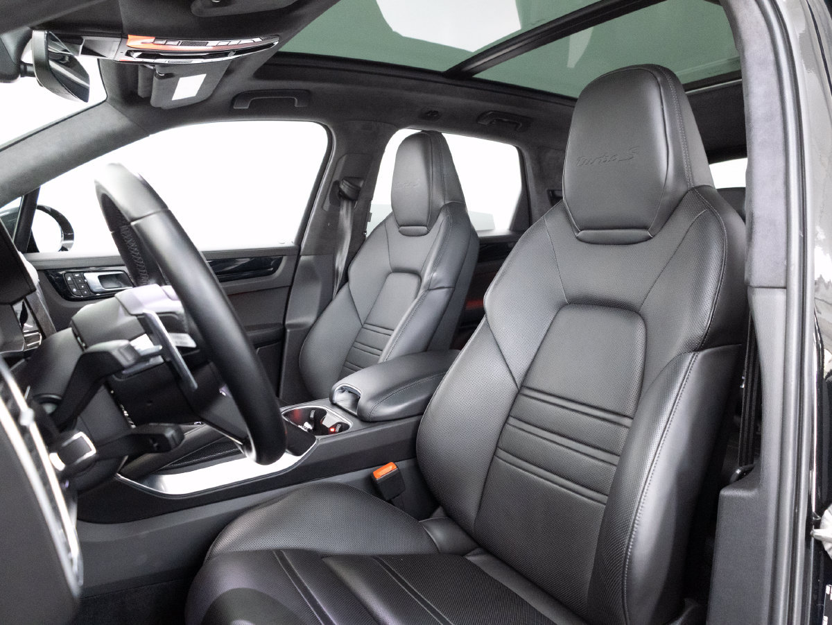 Certified 2023 Porsche Cayenne Turbo S AWD/4WD image 5