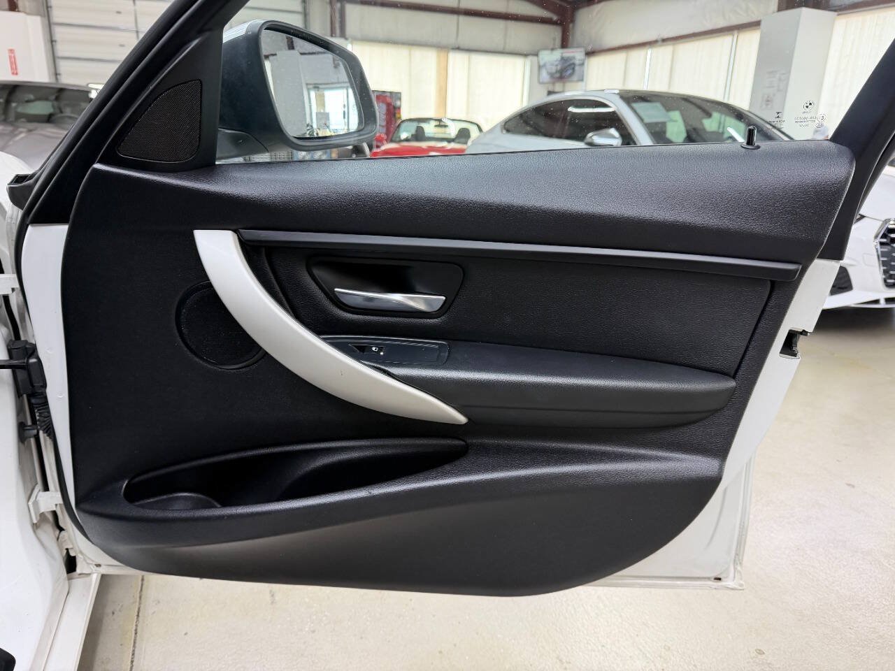 Used 2016 BMW 320i xDrive Sedan AWD/4WD image 16