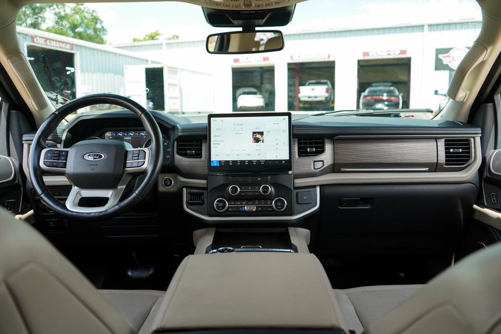 Used 2022 Ford Expedition Limited AWD/4WD image 10