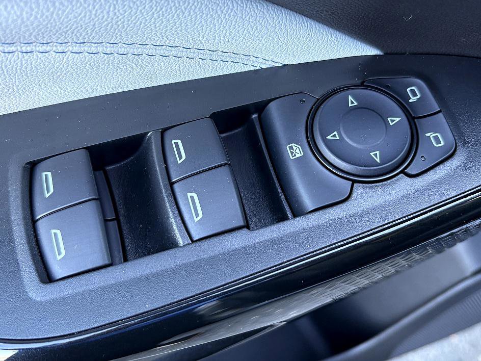 Used 2025 Chevrolet Trax LT w/ Driver Confidence Package image 17