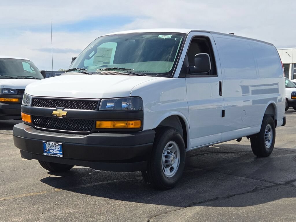New 2026 Chevrolet Express 2500 w/ Communications Package RWD image 5
