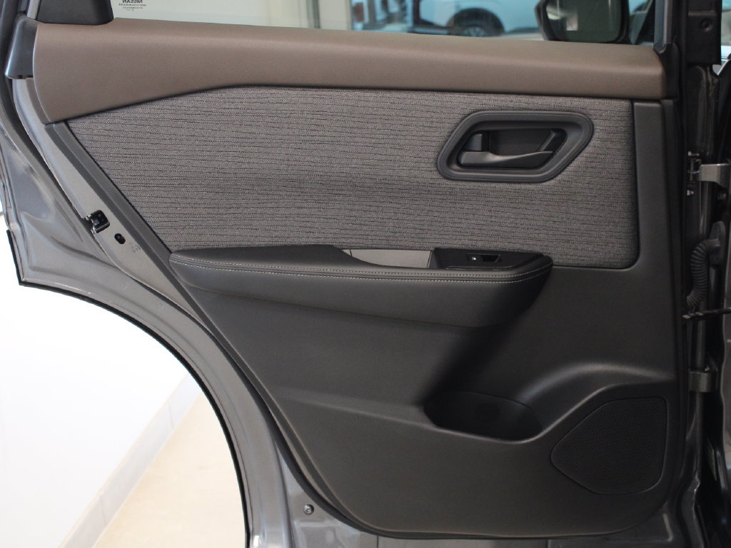 Used 2023 Nissan Rogue SV w/ SV Premium B Package FWD image 27