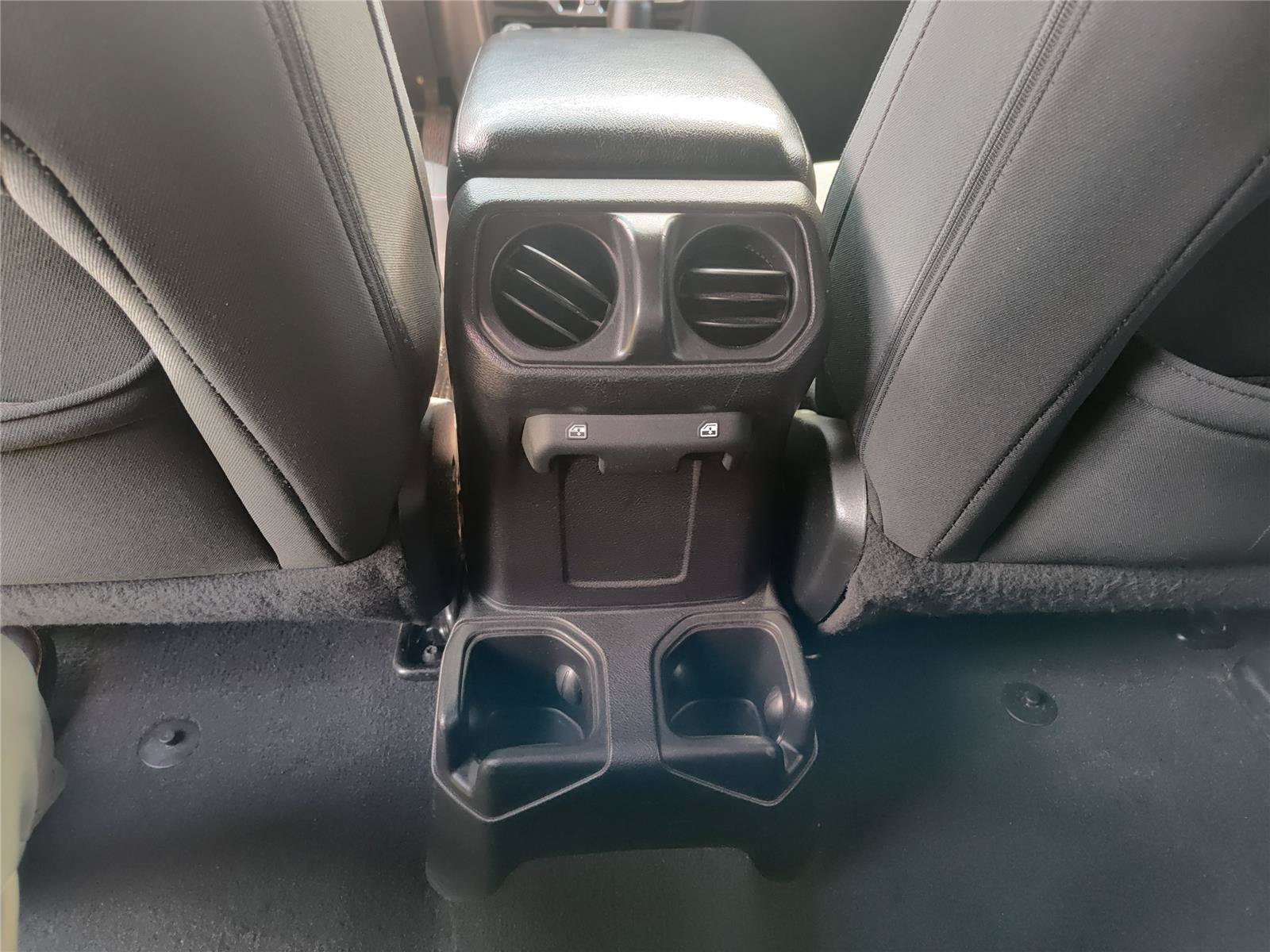 Used 2018 Jeep Wrangler Unlimited Sport S AWD/4WD image 11