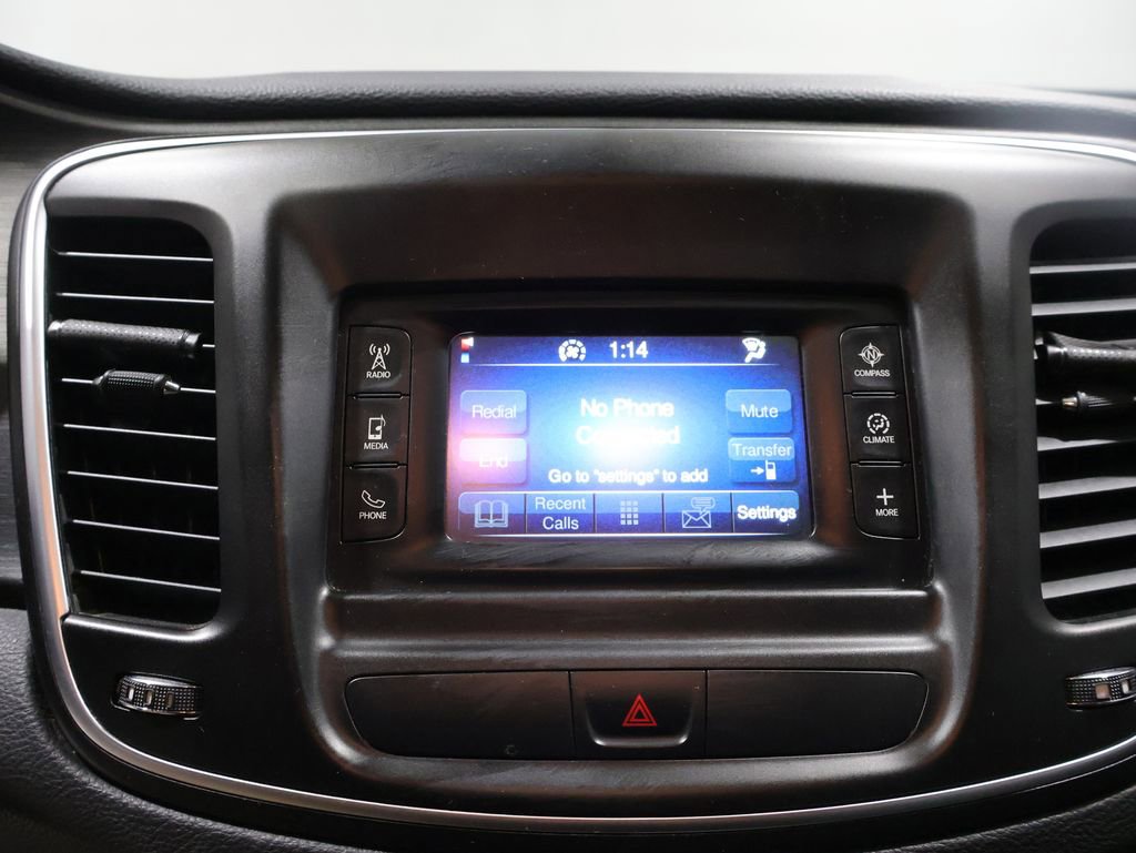 Used 2015 Chrysler 200 Limited w/ Convenience Group image 28