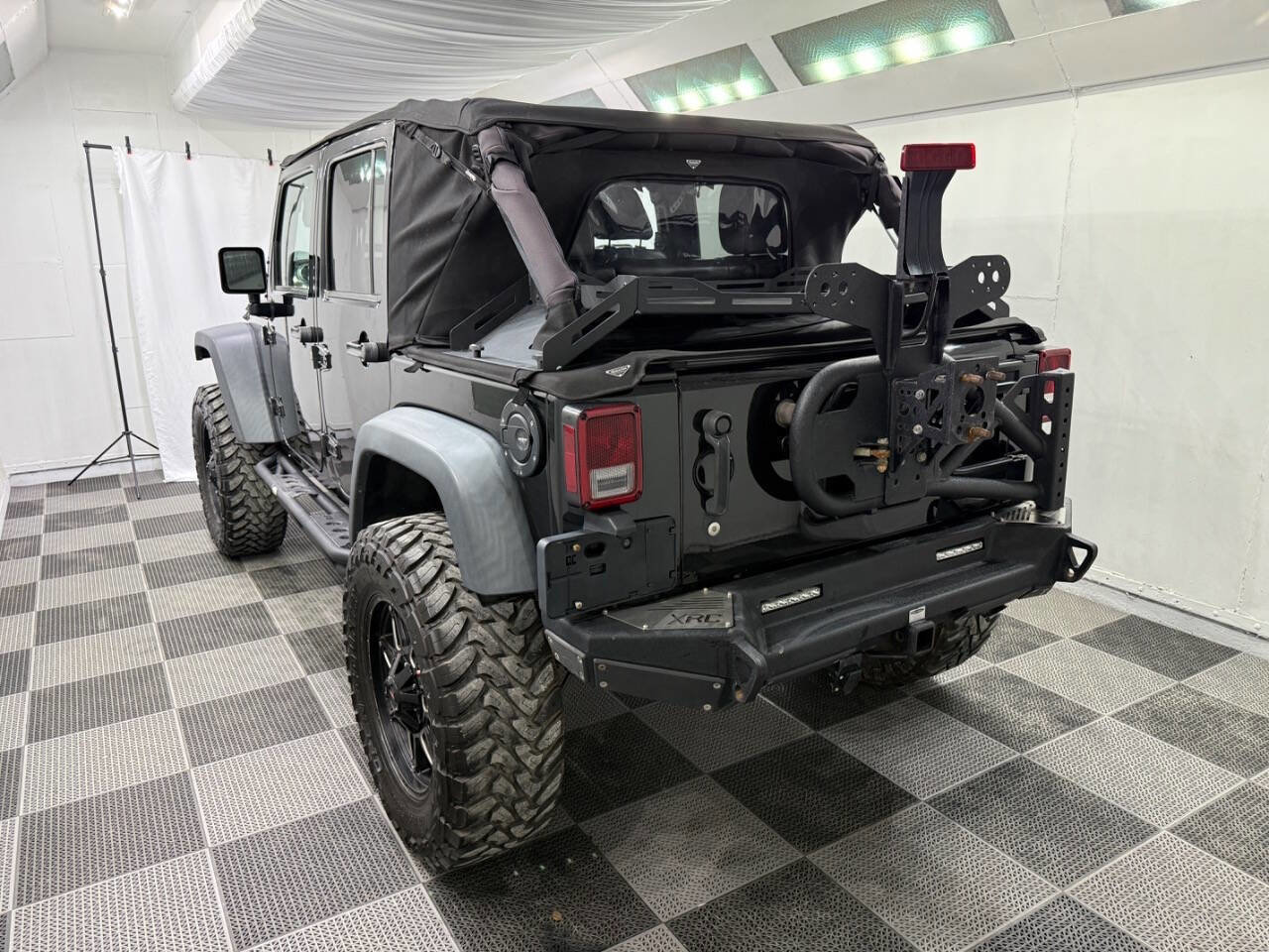 Used 2016 Jeep Wrangler Unlimited Rubicon w/ Max Tow Package image 3