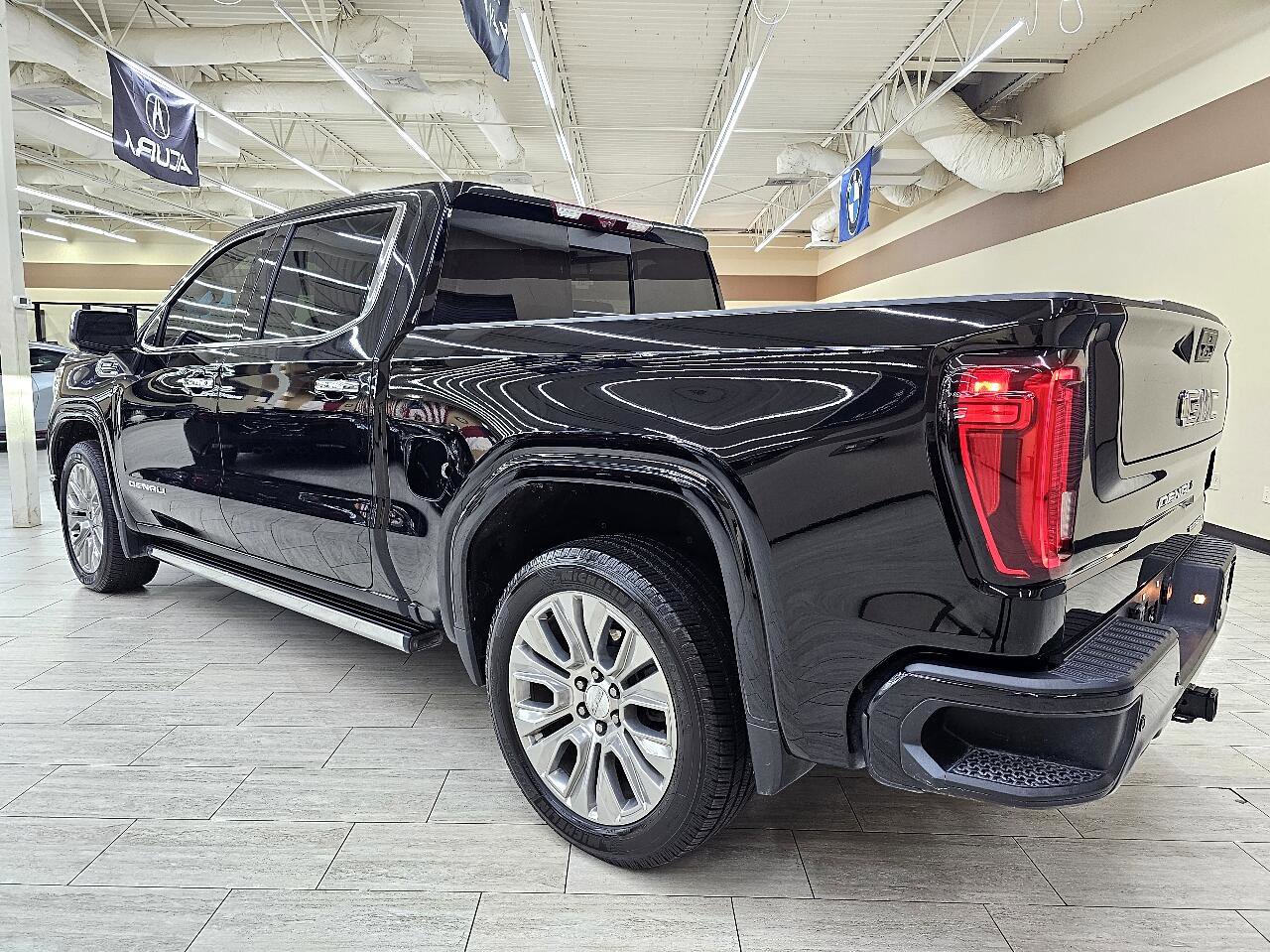Used 2022 GMC Sierra 1500 Denali w/ Denali Premium Package image 9