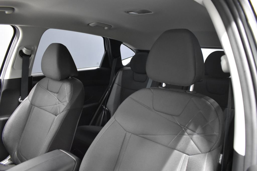 Used 2025 Hyundai Tucson SE image 16