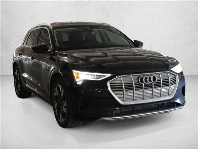Used 2023 Audi e-tron Premium Plus w/ Premium Plus Package image 3
