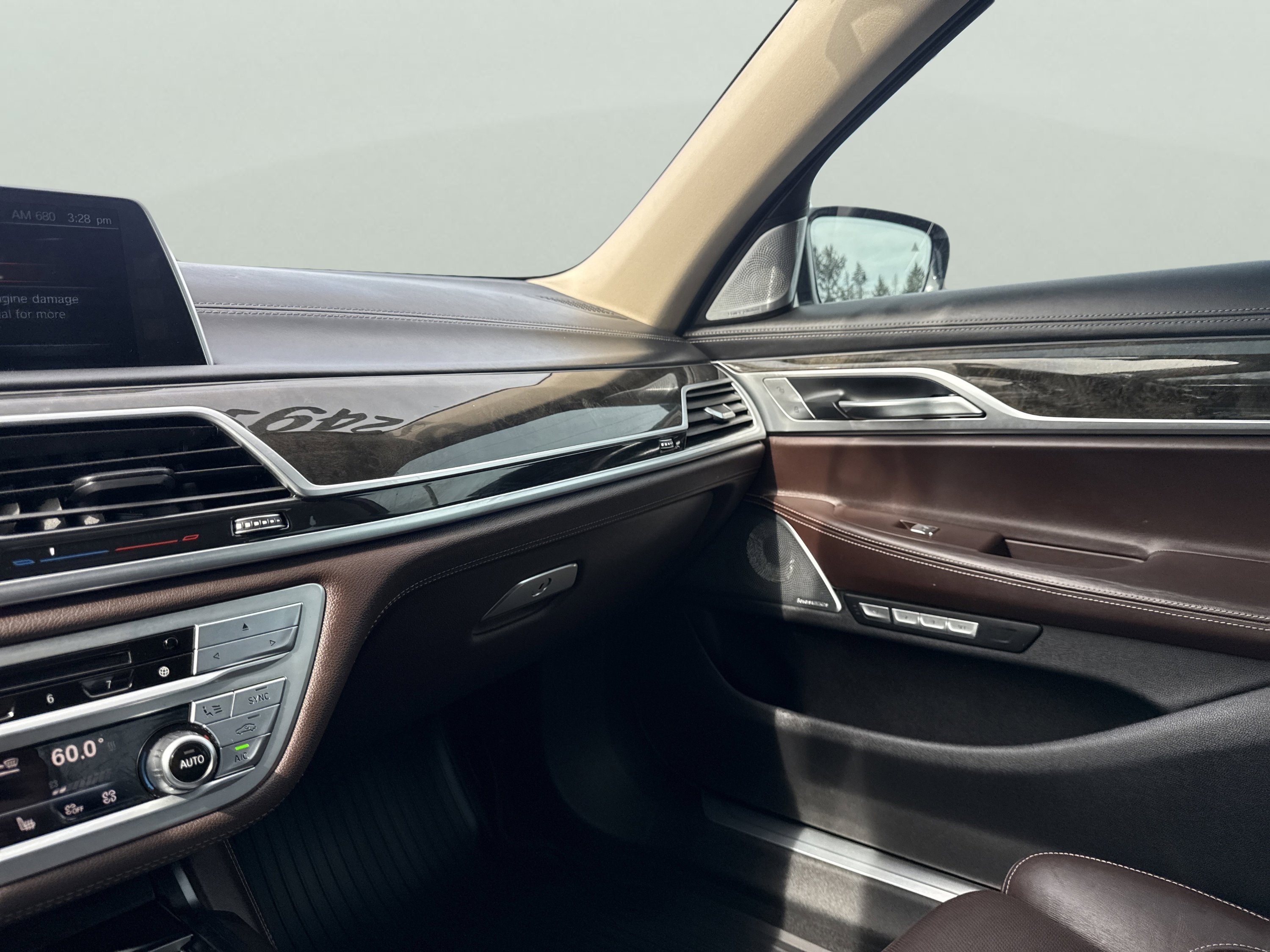 Used 2016 BMW 750i xDrive image 21