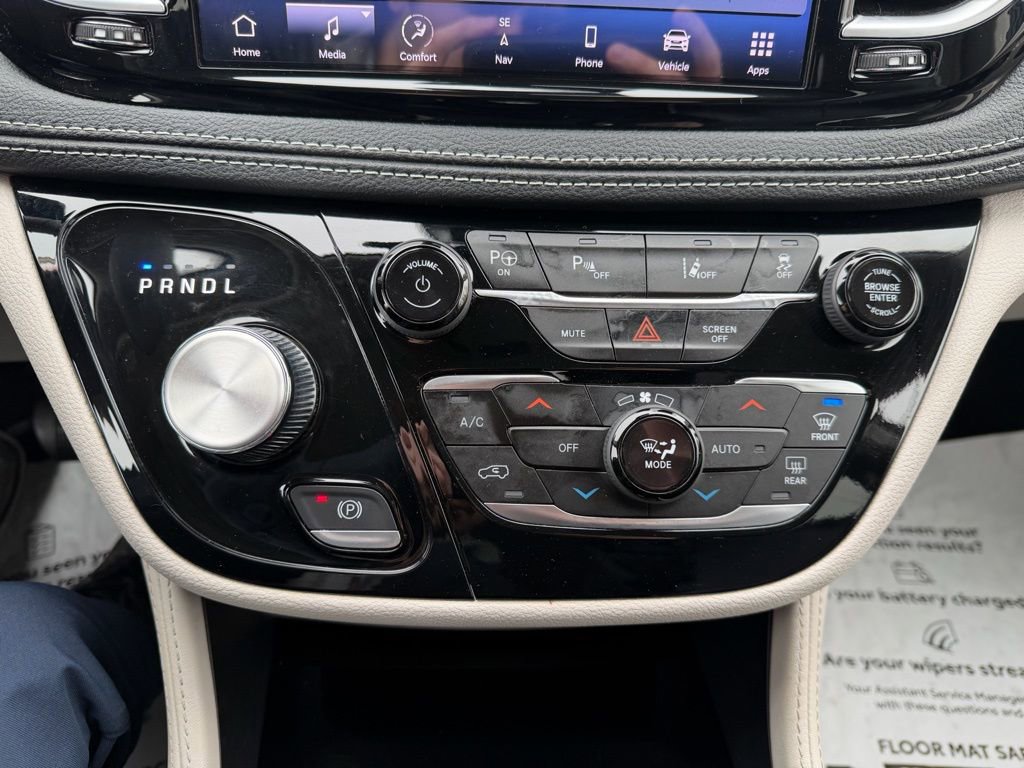 Used 2023 Chrysler Pacifica Limited image 18