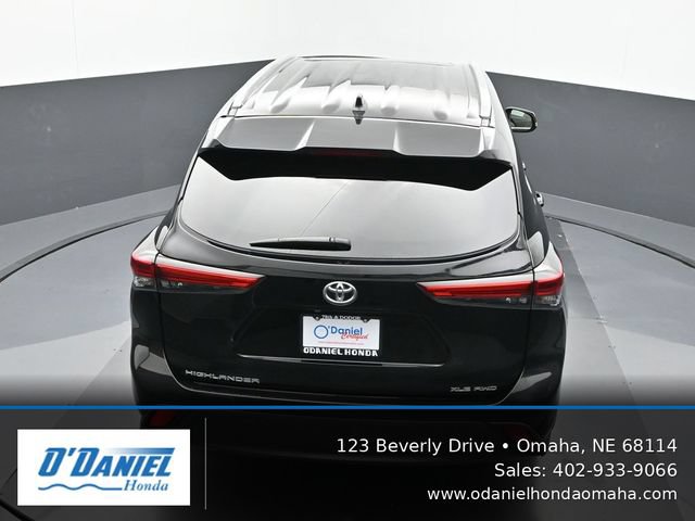 Used 2023 Toyota Highlander XLE AWD/4WD image 17