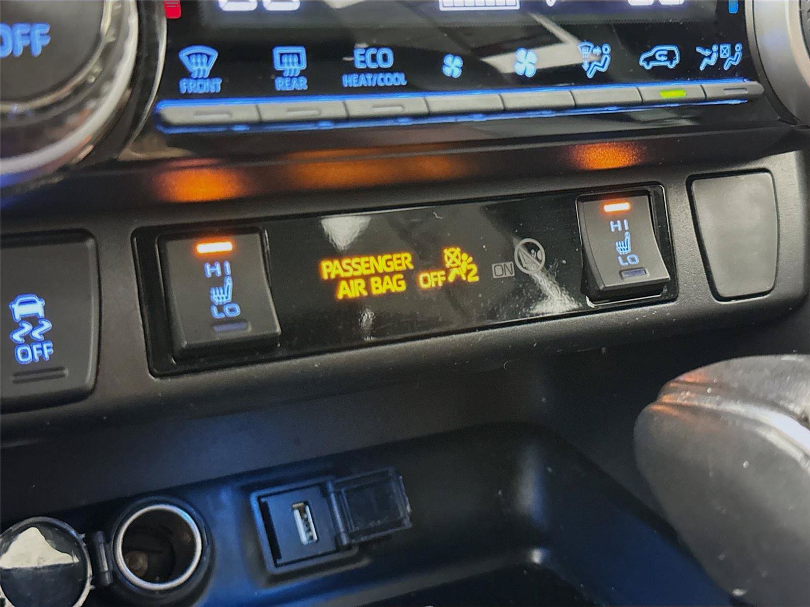 Used 2022 Toyota RAV4 XSE AWD/4WD image 11