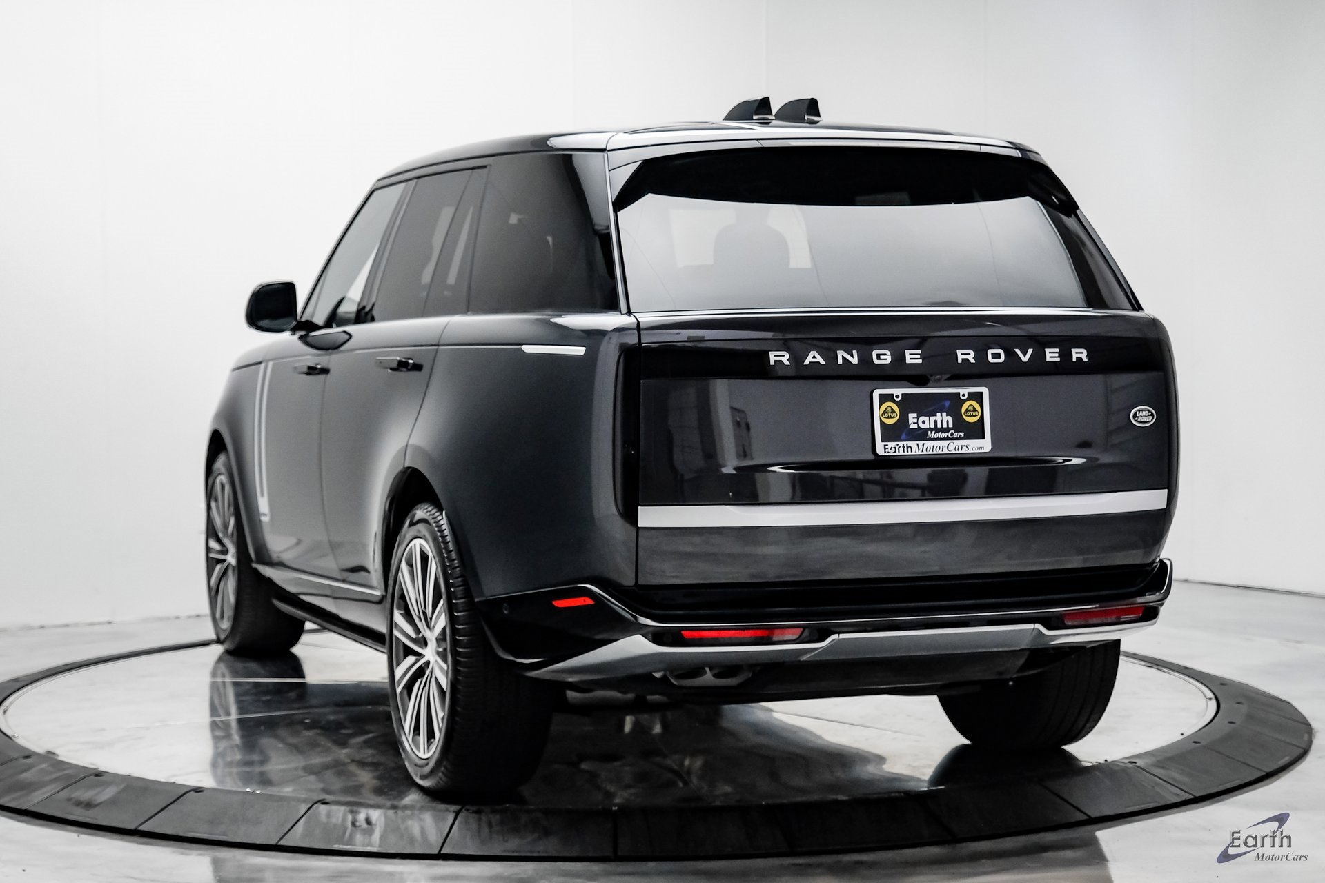 Used 2023 Land Rover Range Rover Autobiography image 9