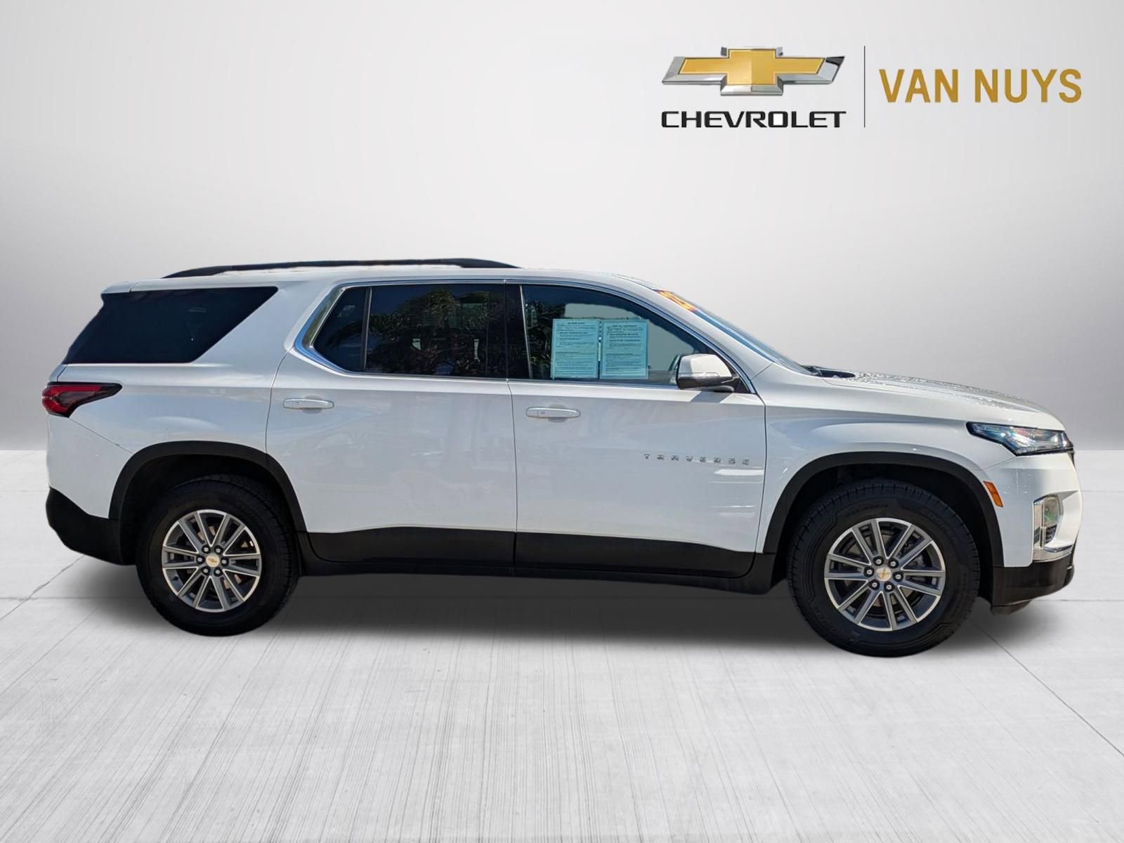 Used 2023 Chevrolet Traverse LT FWD image 4