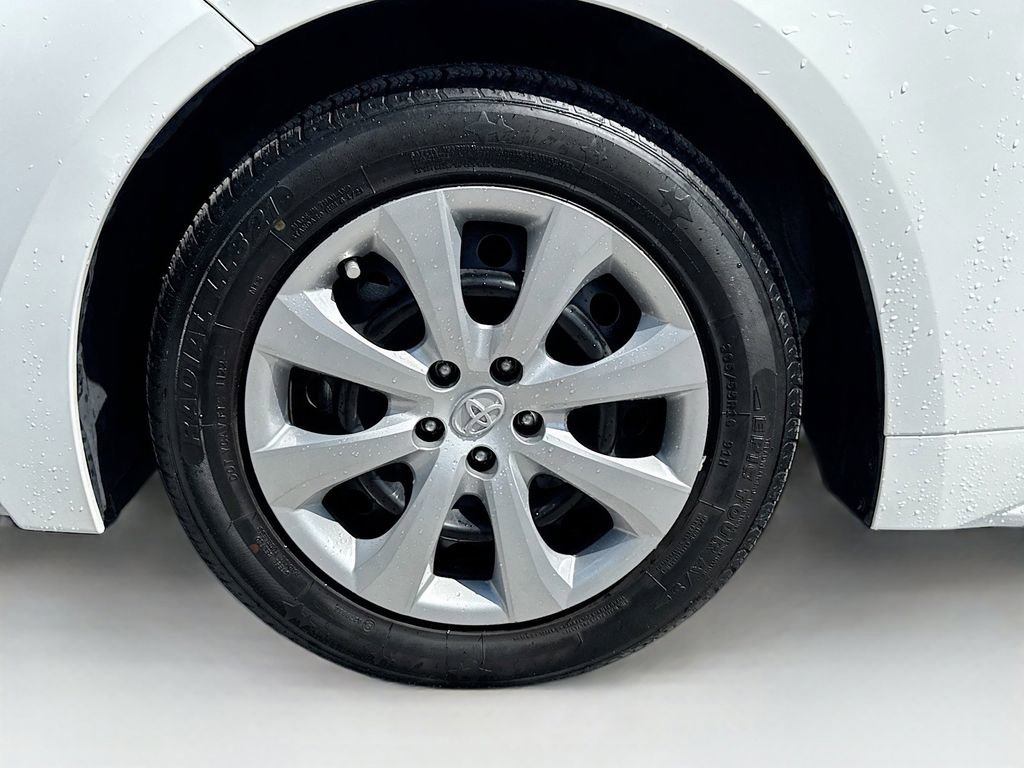 Used 2021 Toyota Corolla LE FWD image 25