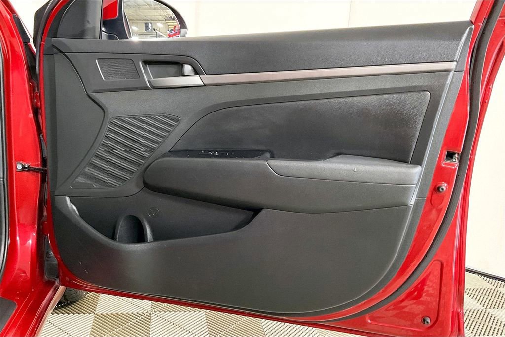 Used 2017 Hyundai Elantra Limited image 22