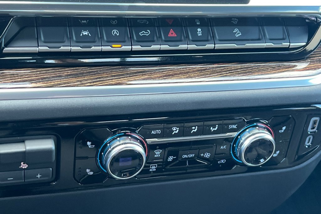 New 2026 GMC Sierra 1500 SLE image 17