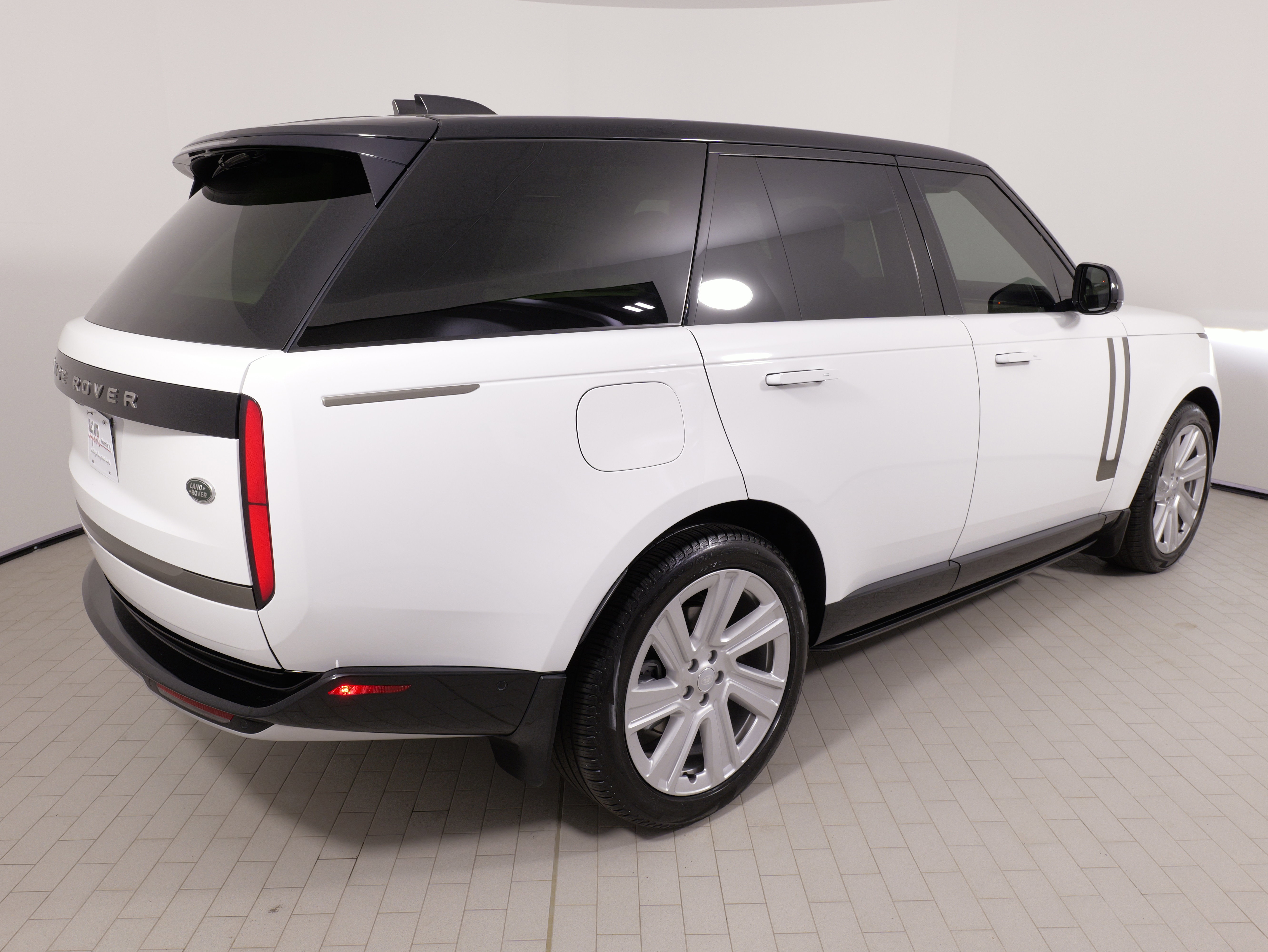 Used 2023 Land Rover Range Rover SE image 10