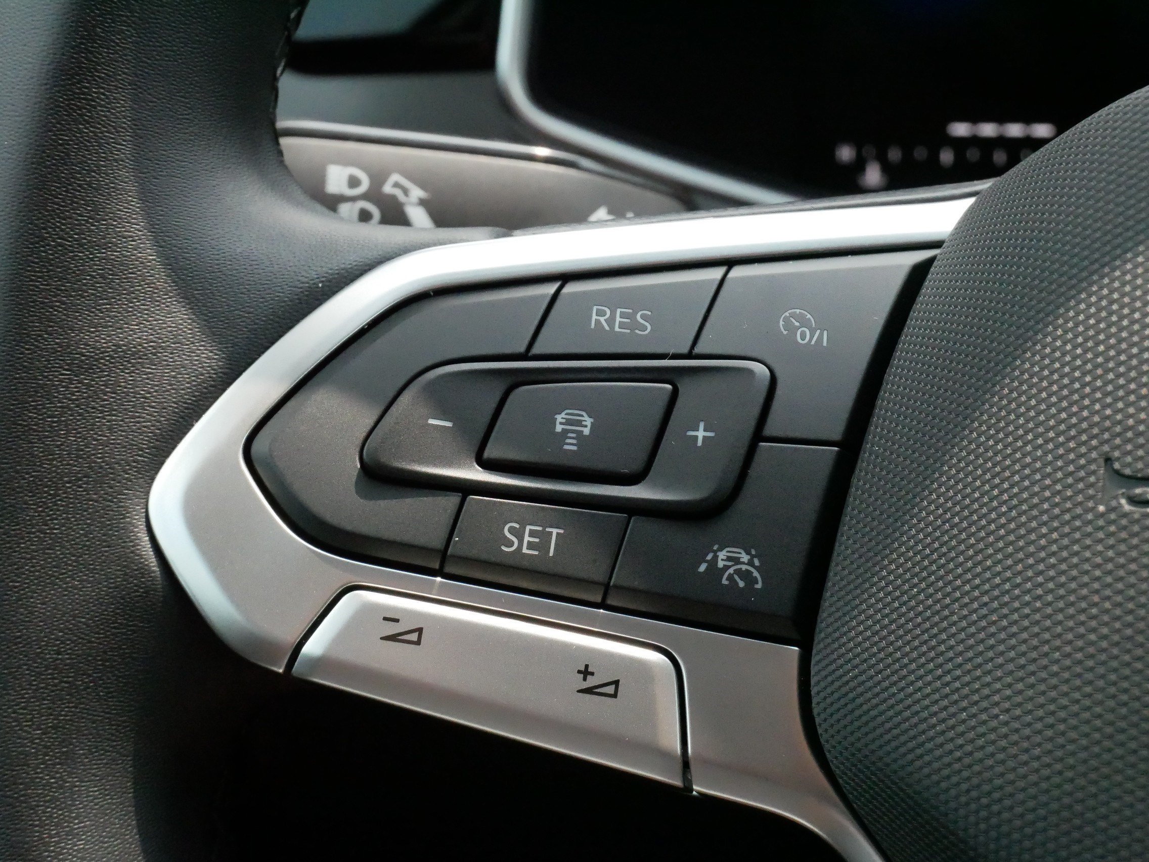 Certified 2025 Volkswagen Taos SE AWD/4WD image 26