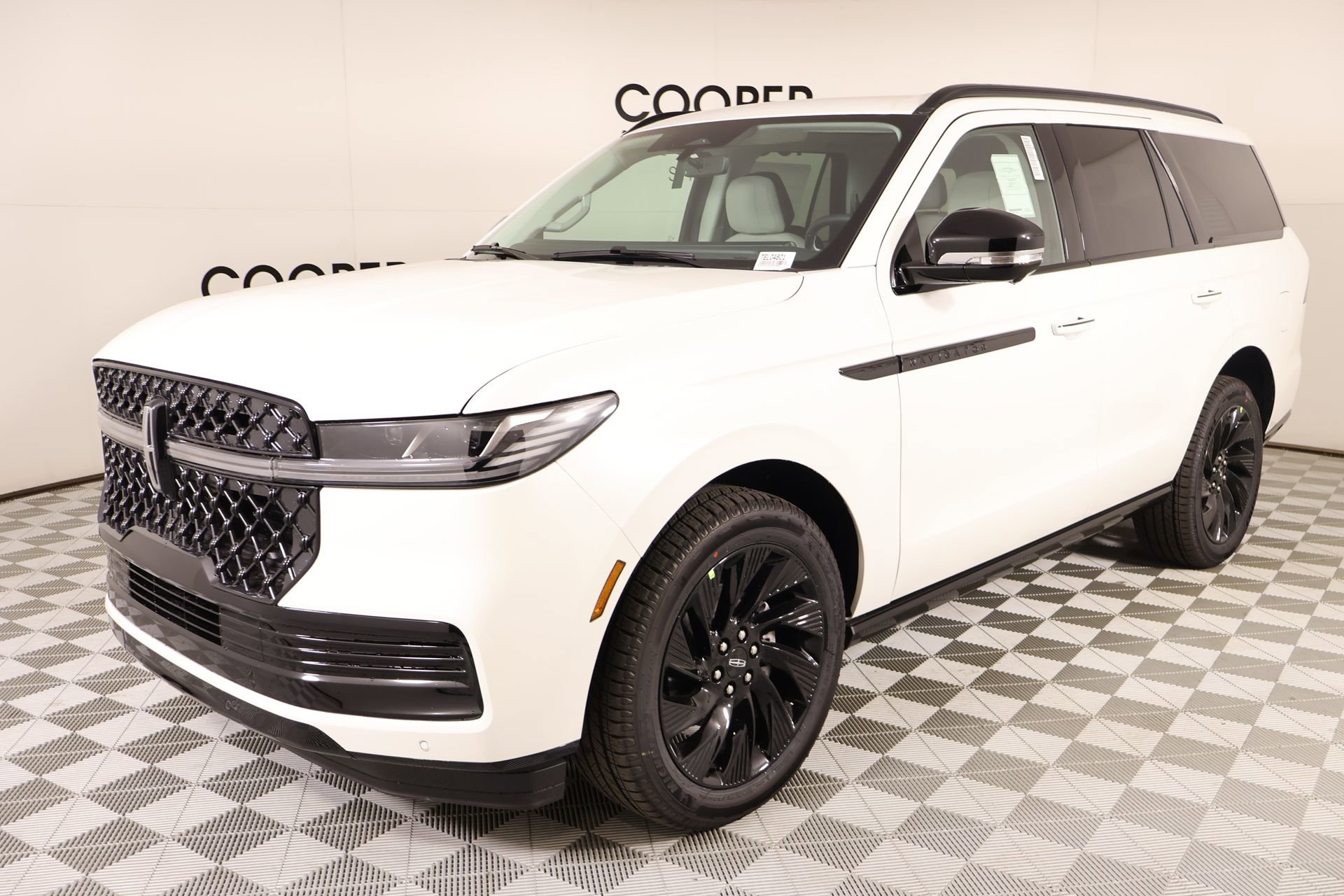 New 2026 Lincoln Navigator Reserve w/ Jet Appearance Package image 11