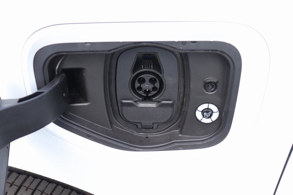 Used 2025 Ford F150 Lightning XLT image 10