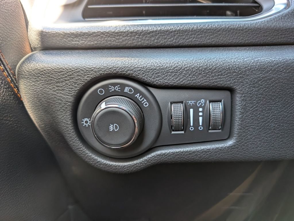 New 2026 Chrysler Pacifica Pinnacle w/ Trailer Tow Group image 43