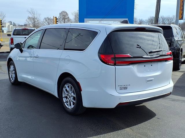 Used 2024 Chrysler Pacifica Touring-L FWD image 4