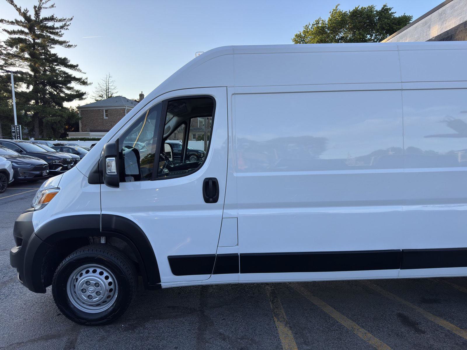 Used 2025 RAM ProMaster 2500 w/ Convenience Group FWD image 4