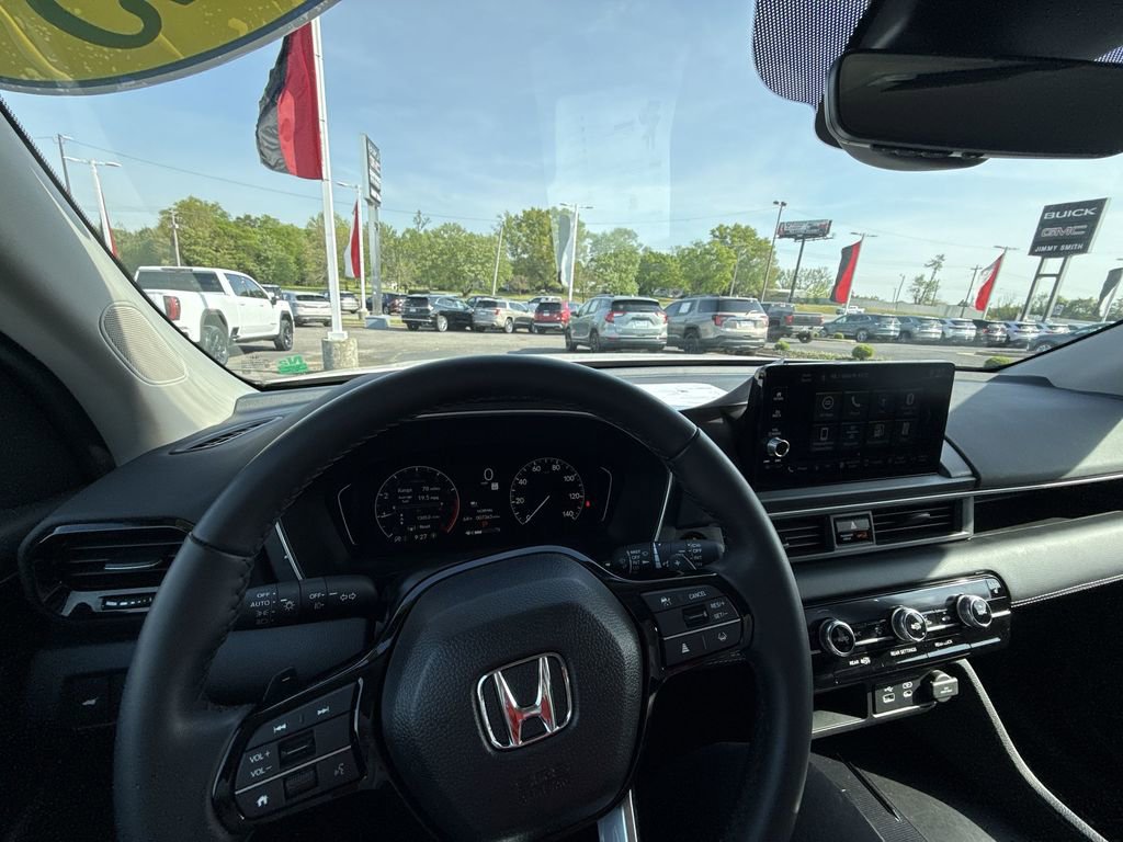 Used 2025 Honda Pilot EX-L image 16