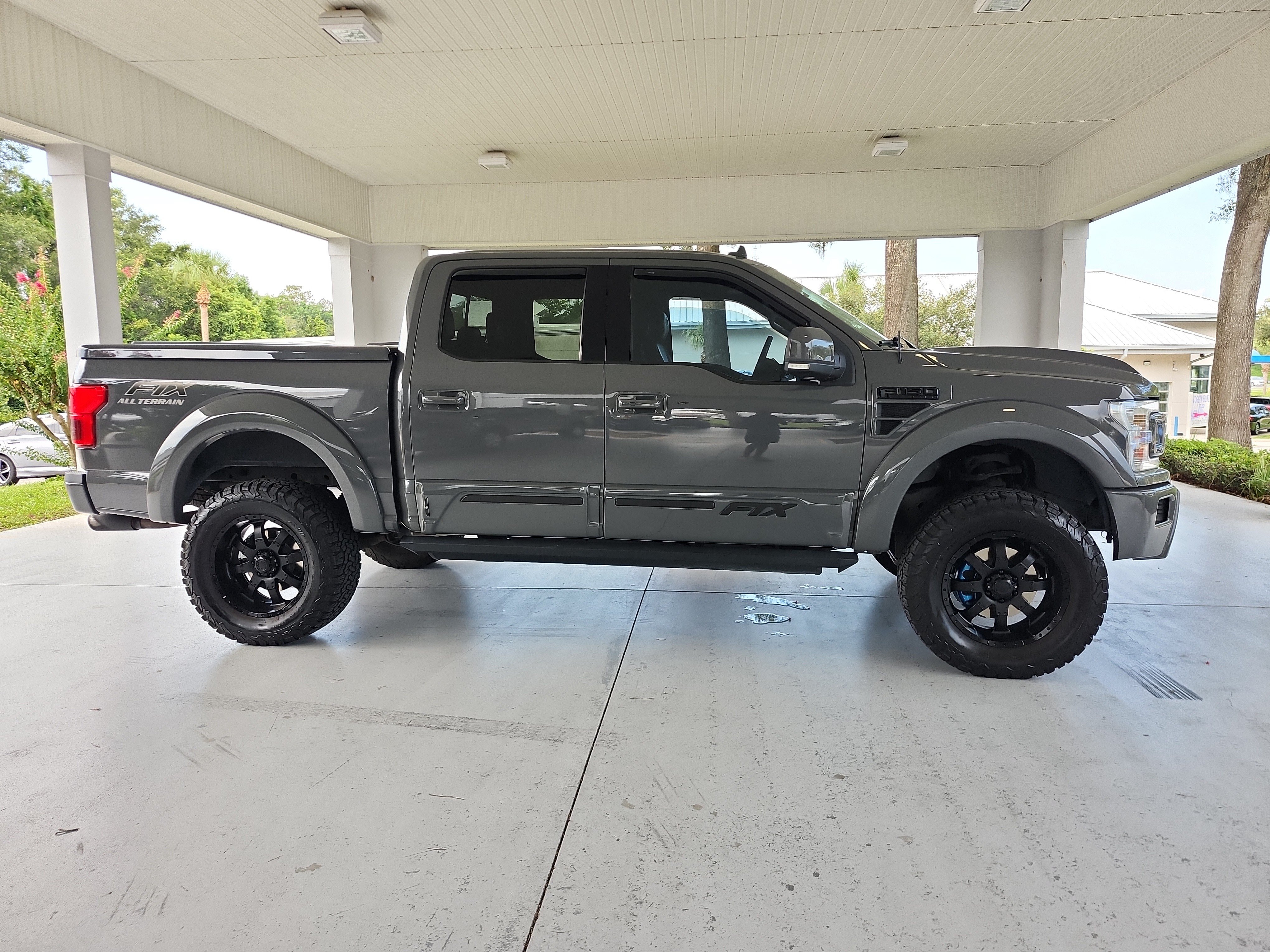 Used 2018 Ford F150 Lariat w/ Equipment Group 502A Luxury AWD/4WD image 6