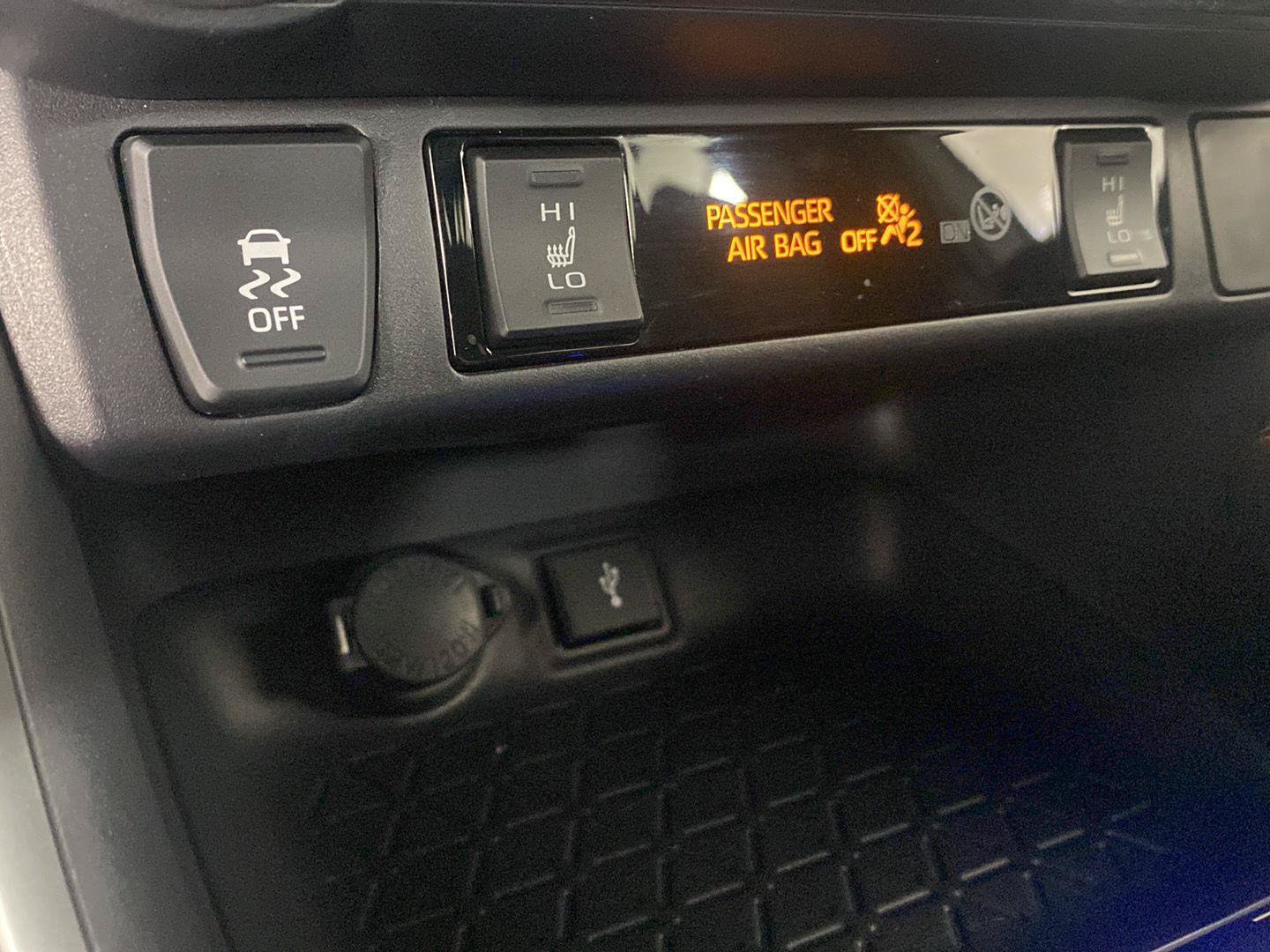 Used 2021 Toyota RAV4 SE w/ Weather & Moonroof Package AWD/4WD image 15