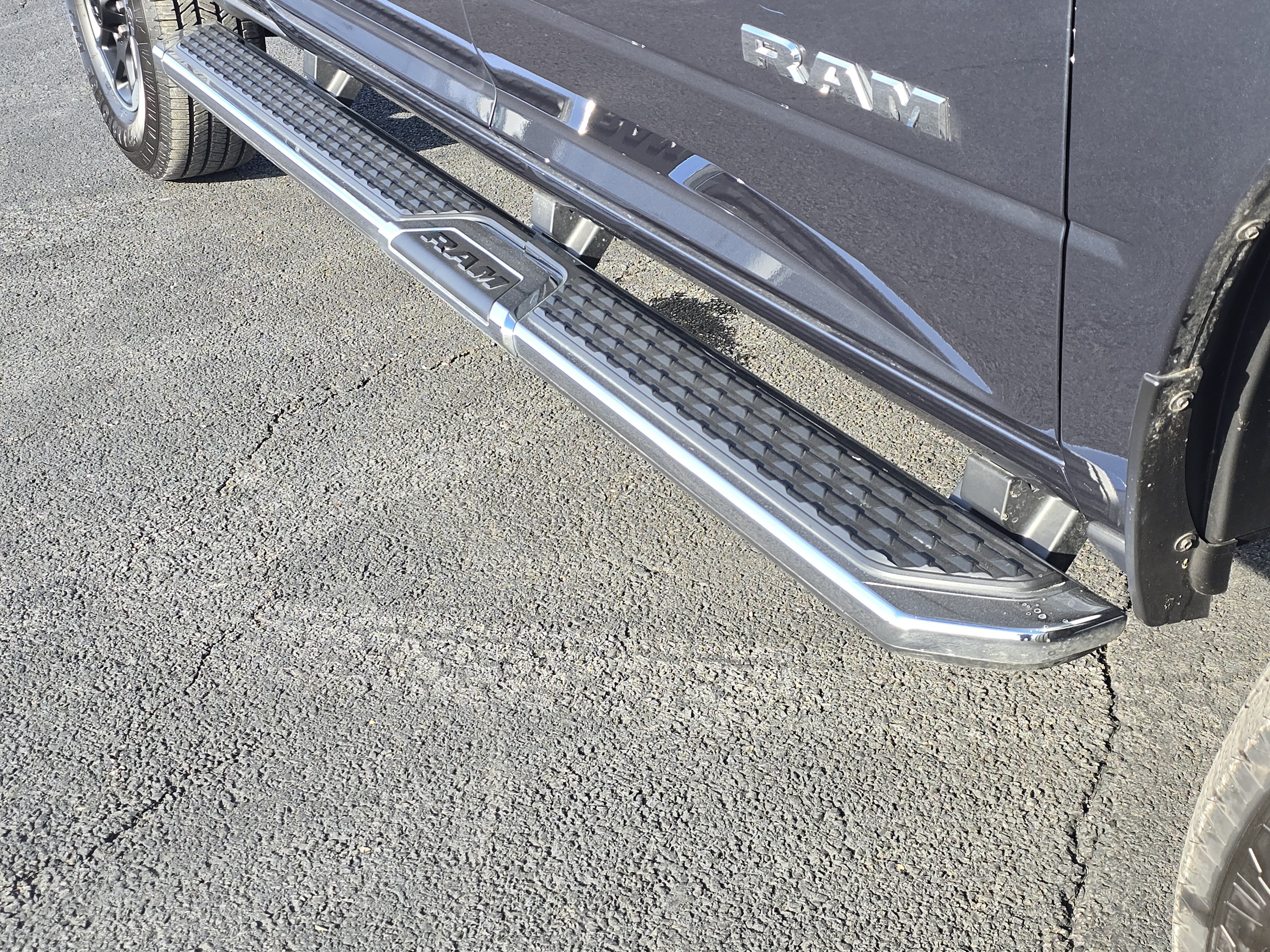 New 2026 RAM 2500 Laramie AWD/4WD image 22