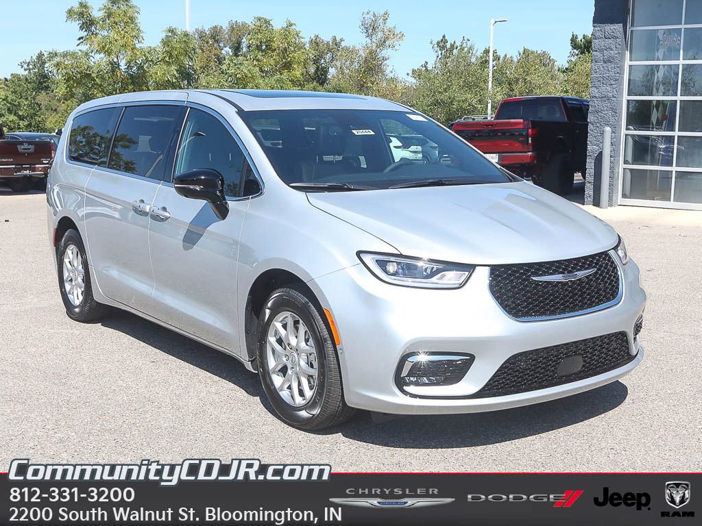 New 2026 Chrysler Pacifica Select