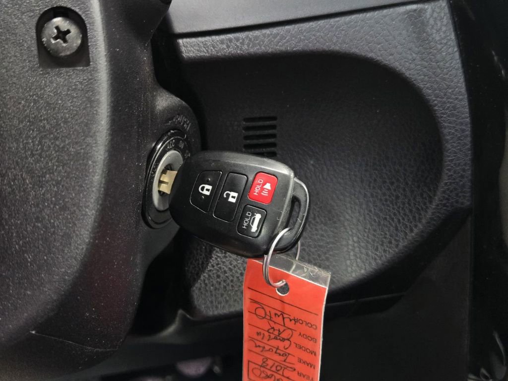 Used 2018 Toyota Corolla SE FWD image 13