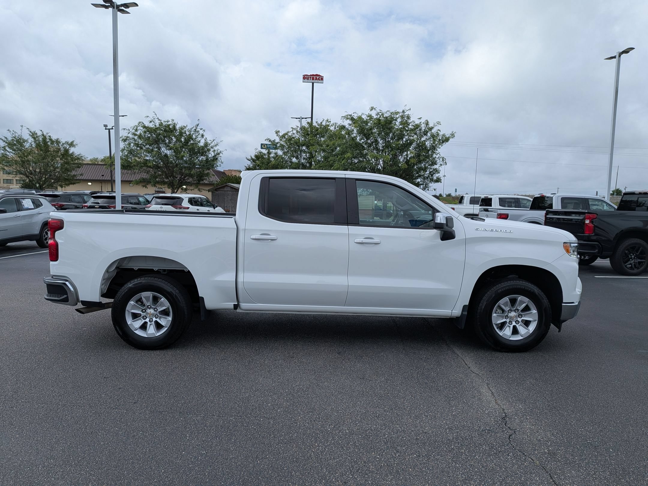 Used 2025 Chevrolet Silverado 1500 LT RWD image 2