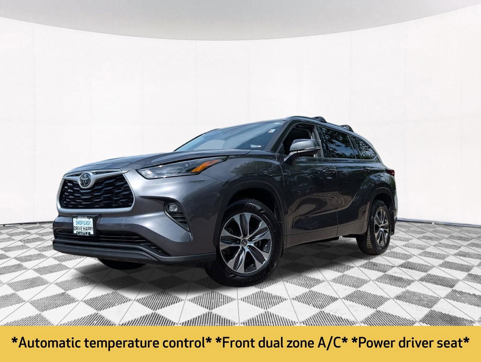 Used 2021 Toyota Highlander XLE AWD/4WD image 2