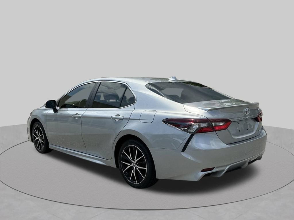 Used 2024 Toyota Camry SE w/ Cold Weather Package FWD image 4