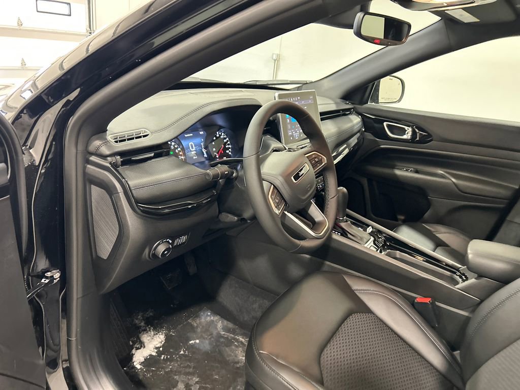 New 2026 Jeep Compass Latitude image 17