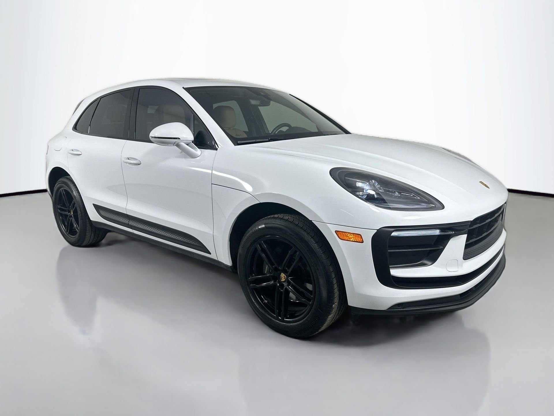 Certified 2022 Porsche Macan image 9