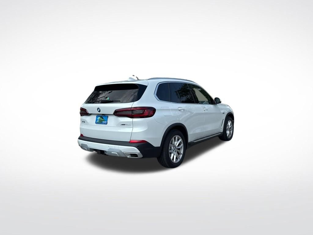 Used 2023 BMW X5 xDrive45e w/ Parking Assistance Package AWD/4WD image 5