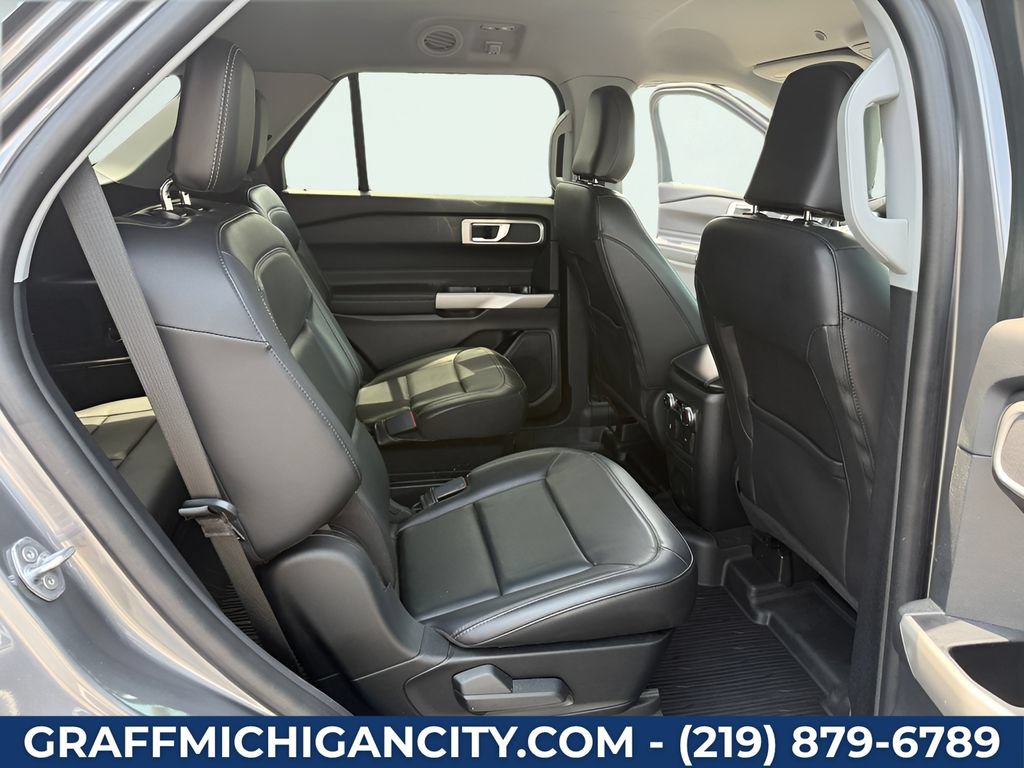 Used 2022 Ford Explorer XLT w/ Equipment Group 202A AWD/4WD image 32
