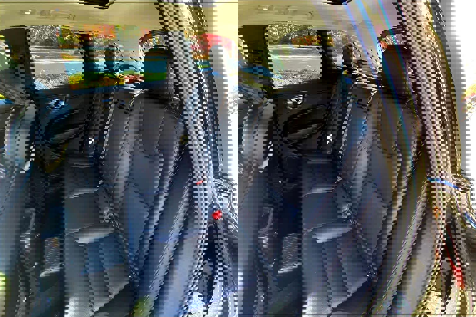 Certified 2023 Volvo XC60 T8 Plus w/ Climate Package image 20