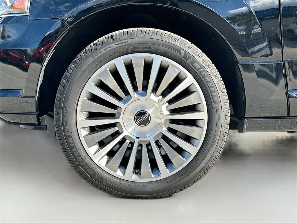 Used 2016 Lincoln Navigator Select image 34
