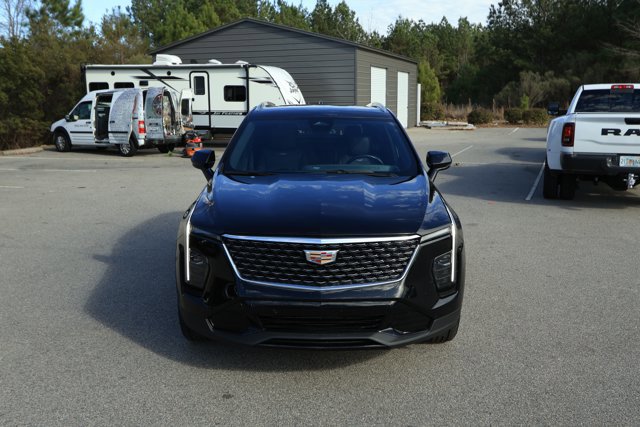 Used 2024 Cadillac XT4 Premium Luxury image 2
