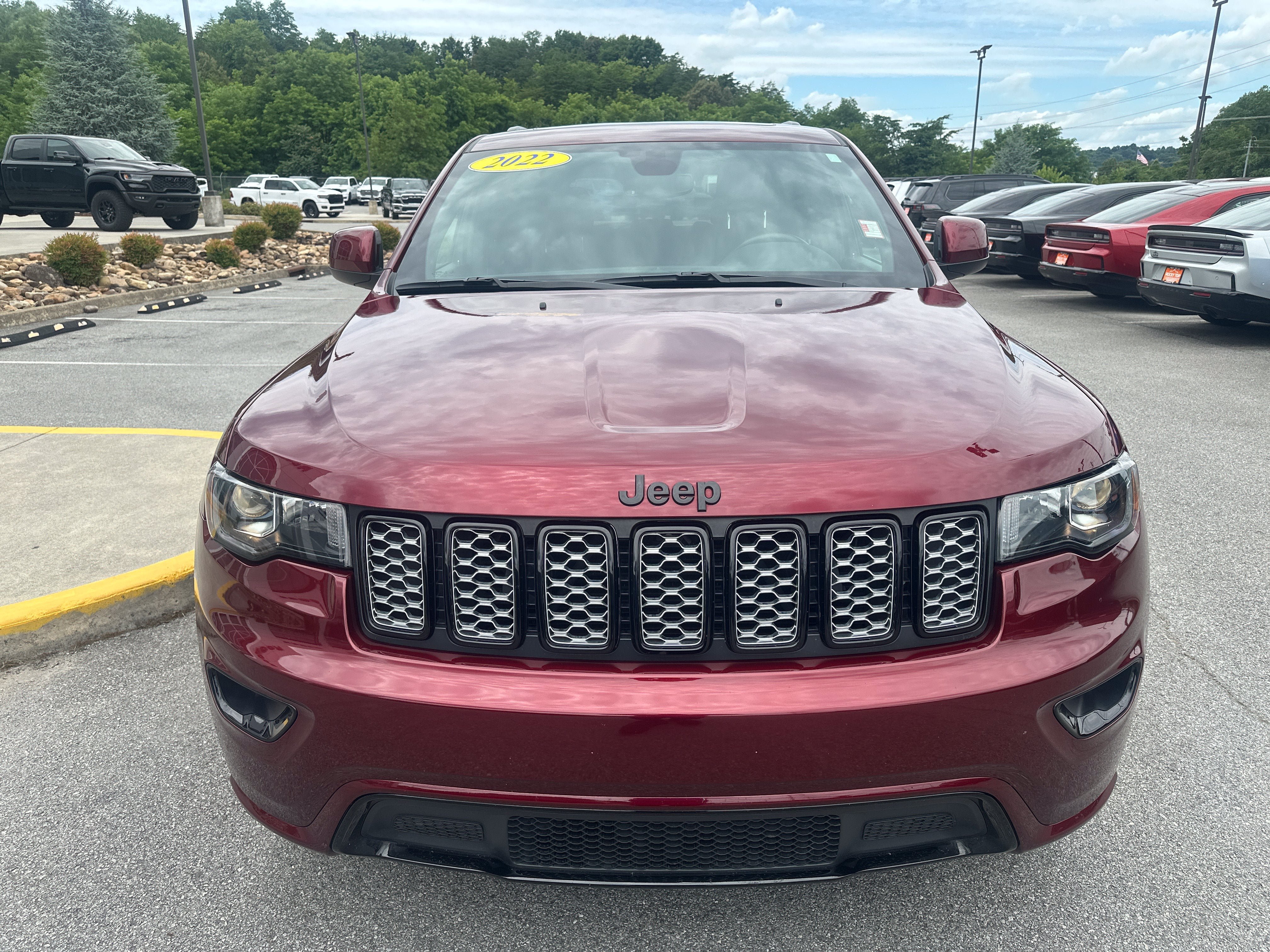 Used 2022 Jeep Grand Cherokee Laredo X AWD/4WD image 6