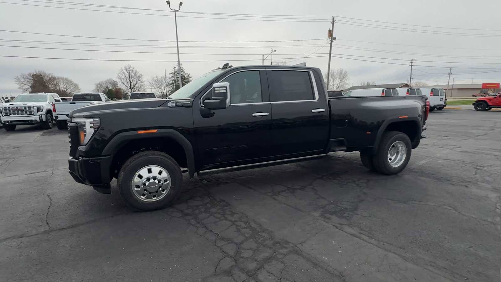 New 2026 GMC Sierra 3500 Denali Ultimate w/ LPO, Black Badging Package image 4